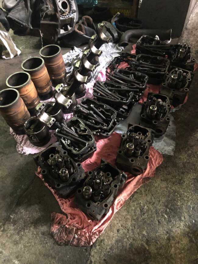 sealing of the engine in a Scania R420 truck
